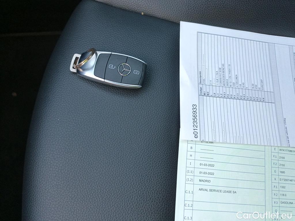  Mercedes  A-Klasse MERCEDES-BENZ Clase A / 2018 / 5P / berlina con portón A 250 e #2