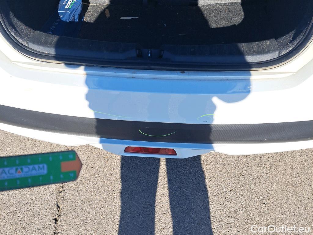  Nissan  Micra NISSAN  / 2017 / 5P / berlina con portón IG-T 68 kW (92 CV) E6D-F Acenta Sprint #38