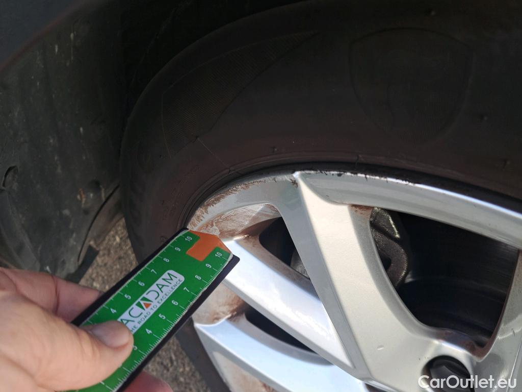  Land Rover  Discovery SEAT Nuevo León / 2020 / 5P / berlina con portón 1.0 TSI 81kW S&S Style Go (AC) #25