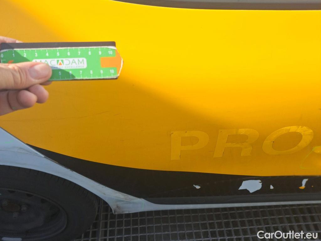  Renault  Clio RENAULT  / 2019 / 5P / berlina con portón Business Blue dCi 63 kW (85CV) #18