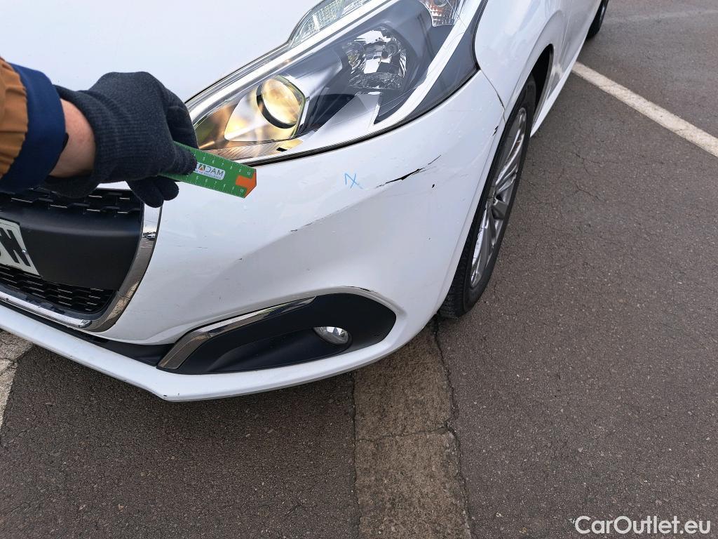  Peugeot  208 PEUGEOT  / 2015 / 5P / berlina con portón 5P Signature 1.2L PureTech 81KW (110CV) (AC) #13