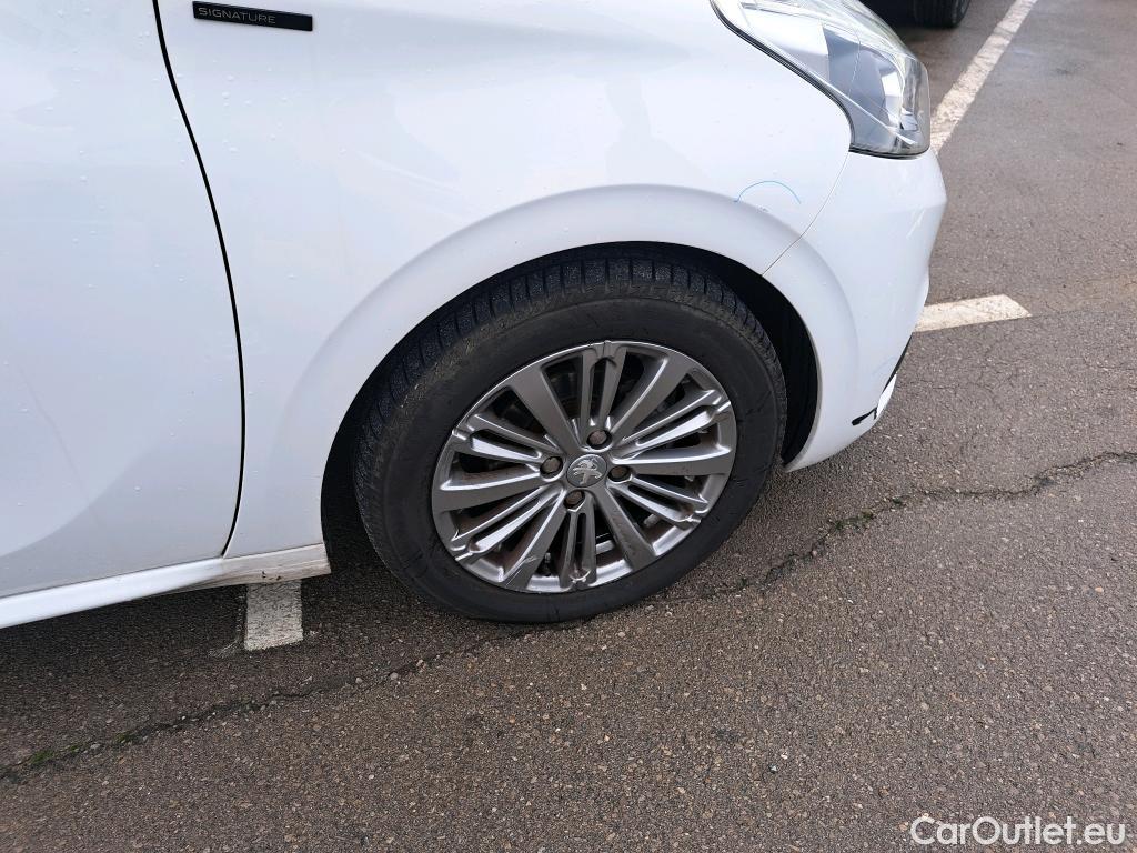  Peugeot  208 PEUGEOT  / 2015 / 5P / berlina con portón 5P Signature 1.2L PureTech 81KW (110CV) (AC) #14