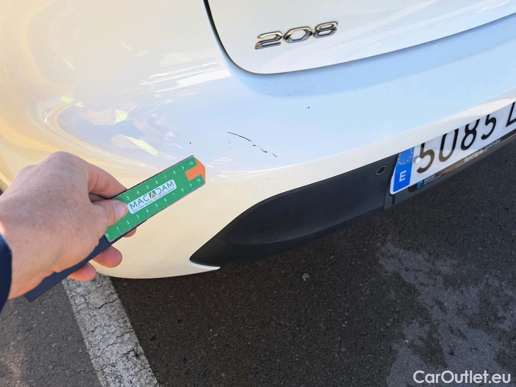  Peugeot  208 PEUGEOT  / 2019 / 5P / berlina con portón BlueHDi 73kW (100CV) Active Pack (AC) #27