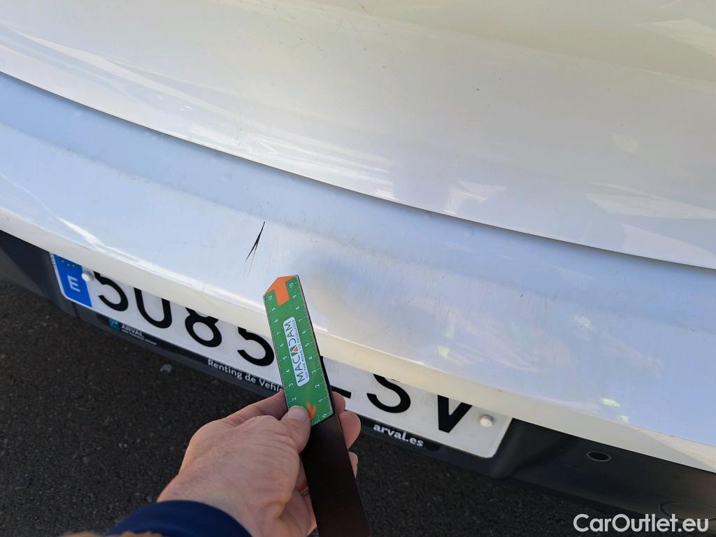  Peugeot  208 PEUGEOT  / 2019 / 5P / berlina con portón BlueHDi 73kW (100CV) Active Pack (AC) #28