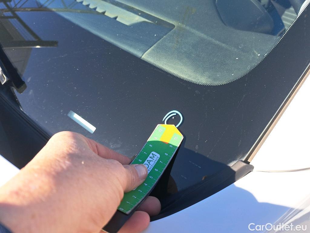  Peugeot  208 PEUGEOT  / 2019 / 5P / berlina con portón BlueHDi 73kW (100CV) Active Pack (AC) #1