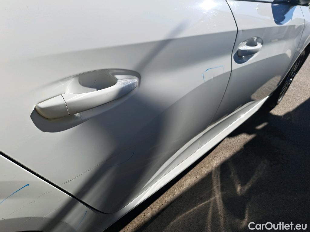  Peugeot  208 PEUGEOT  / 2019 / 5P / berlina con portón BlueHDi 73kW (100CV) Active Pack (AC) #25