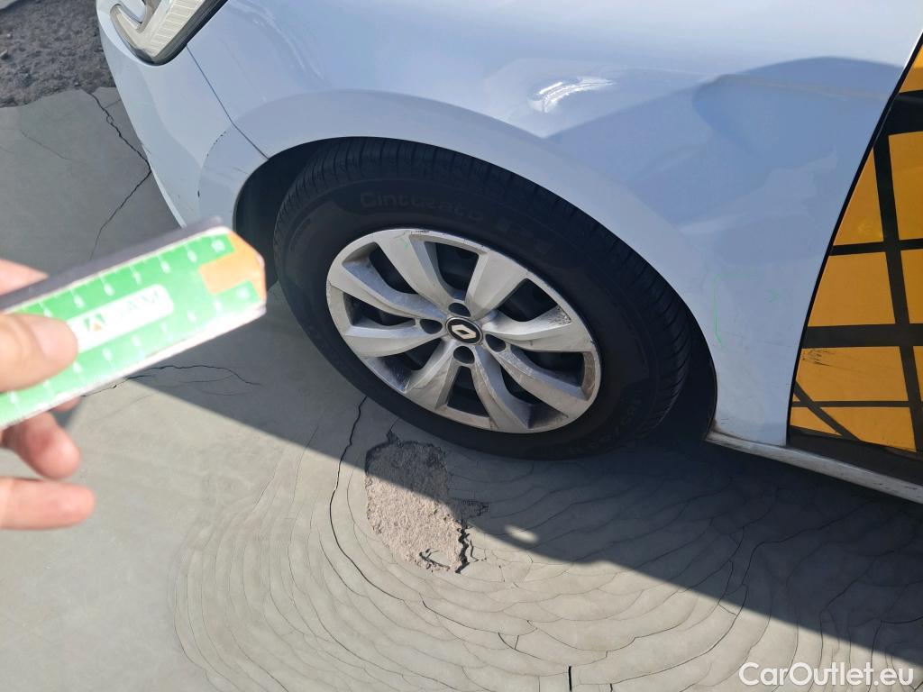  Renault  Clio RENAULT  / 2019 / 5P / berlina con portón Business Blue dCi 63 kW (85CV) #39