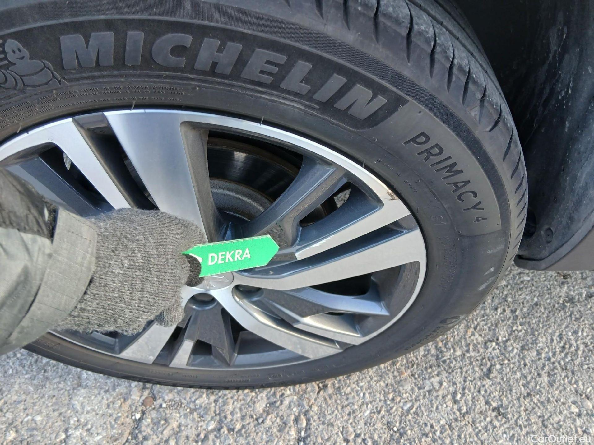  Peugeot  3008 PEUGEOT  / 2020 / 5P / todoterreno 1.5 BlueHDi 96kW S&S Allure Pack EAT8 #26