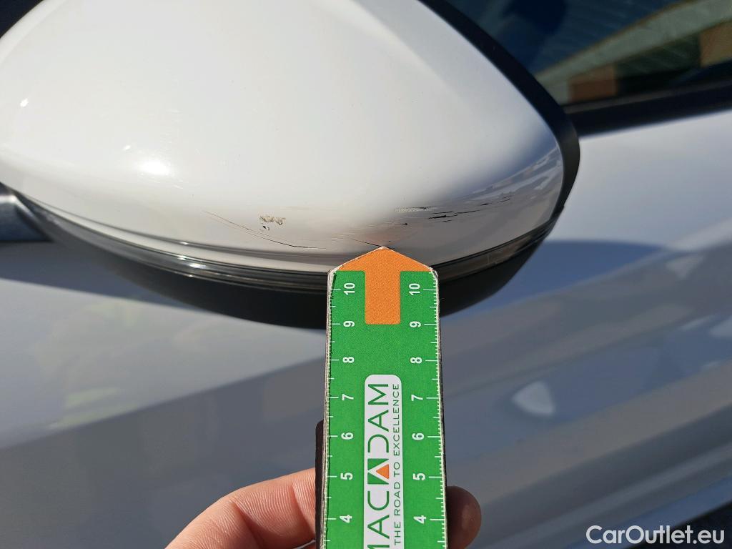  Peugeot  208 PEUGEOT  / 2019 / 5P / berlina con portón BlueHDi 73kW (100CV) Active Pack (AC) #32