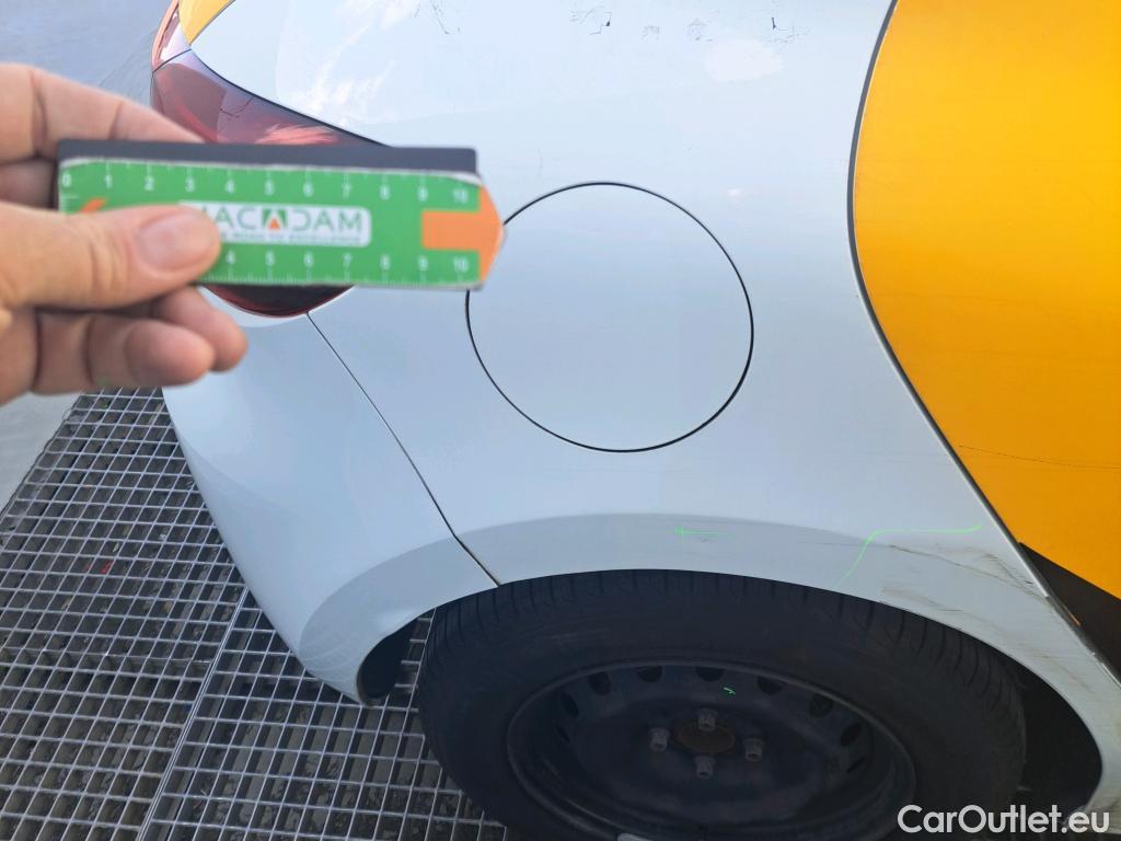  Renault  Clio RENAULT  / 2019 / 5P / berlina con portón Business Blue dCi 63 kW (85CV) #4