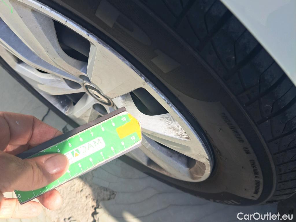  Renault  Clio RENAULT  / 2019 / 5P / berlina con portón Business Blue dCi 63 kW (85CV) #40