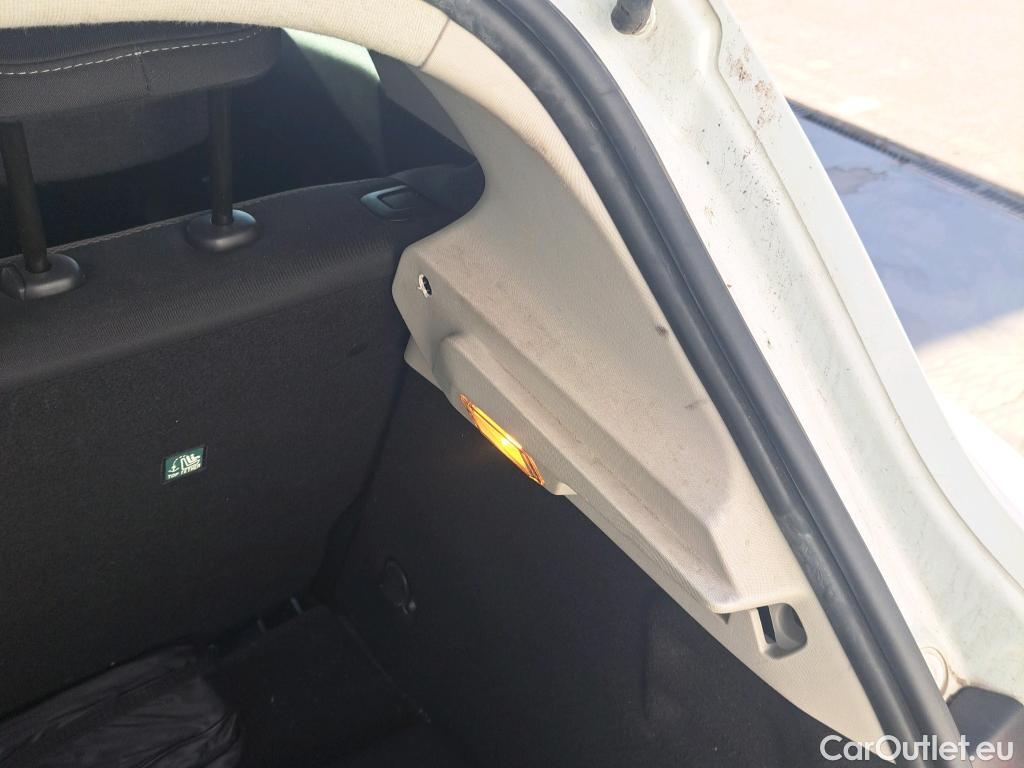  Renault  Clio RENAULT  / 2019 / 5P / berlina con portón Business Blue dCi 63 kW (85CV) #33