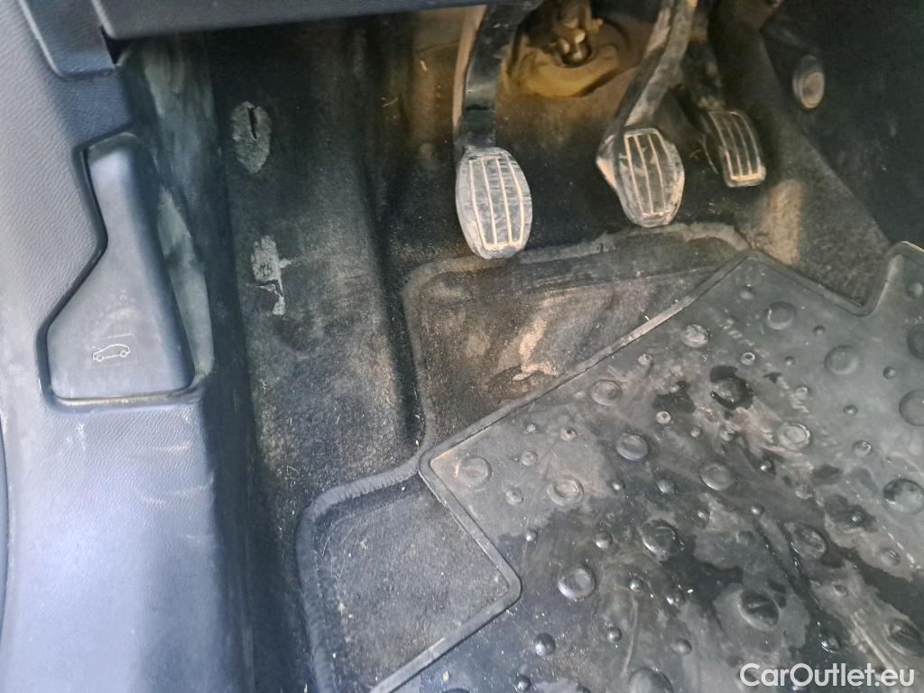  Peugeot  208 PEUGEOT  / 2019 / 5P / berlina con portón BlueHDi 73kW (100CV) Active Pack (AC) #11