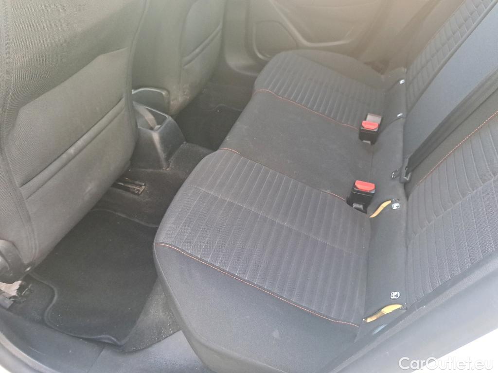  Peugeot  208 PEUGEOT  / 2019 / 5P / berlina con portón BlueHDi 73kW (100CV) Active Pack (AC) #19