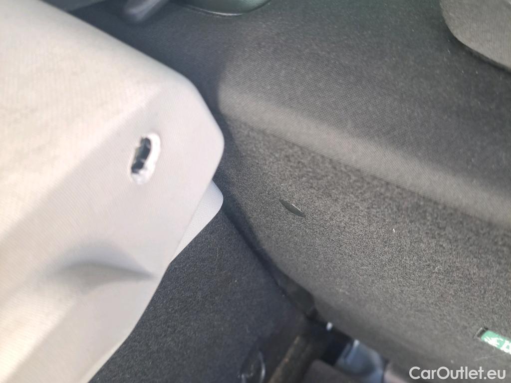  Renault  Clio RENAULT  / 2019 / 5P / berlina con portón Business Blue dCi 63 kW (85CV) #32