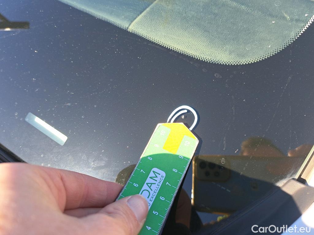  Peugeot  208 PEUGEOT  / 2019 / 5P / berlina con portón BlueHDi 73kW (100CV) Active Pack (AC) #2