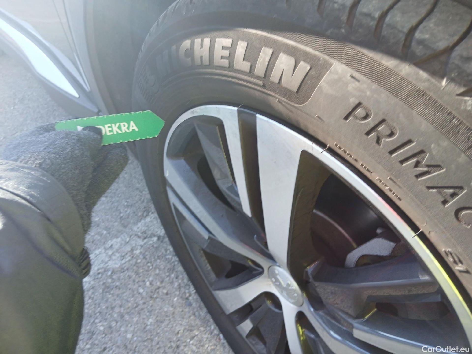  Peugeot  3008 PEUGEOT  / 2020 / 5P / todoterreno 1.5 BlueHDi 96kW S&S Allure Pack EAT8 #27