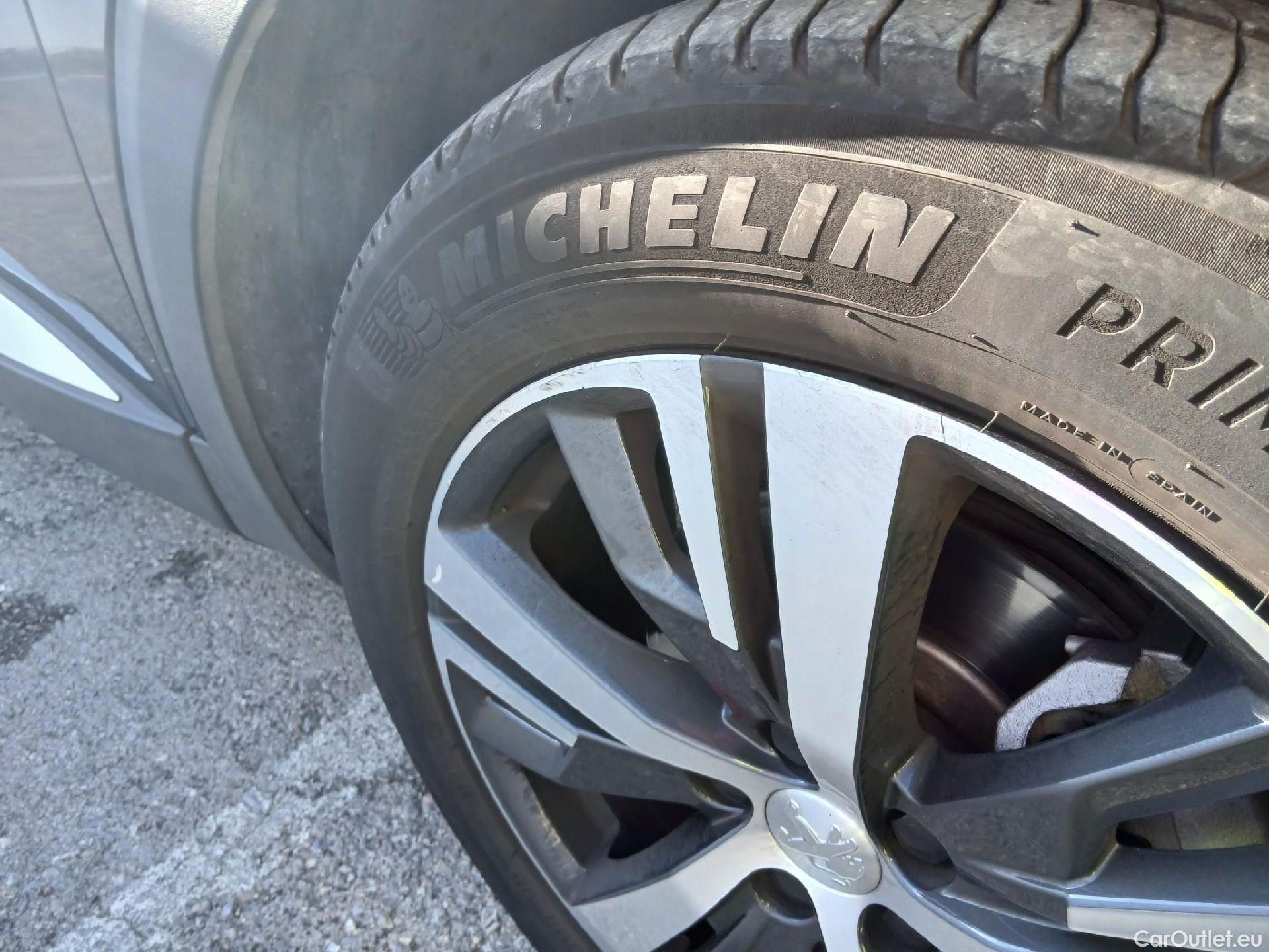  Peugeot  3008 PEUGEOT  / 2020 / 5P / todoterreno 1.5 BlueHDi 96kW S&S Allure Pack EAT8 #28