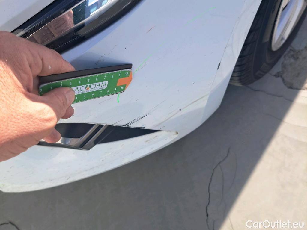  Renault  Clio RENAULT  / 2019 / 5P / berlina con portón Business Blue dCi 63 kW (85CV) #22