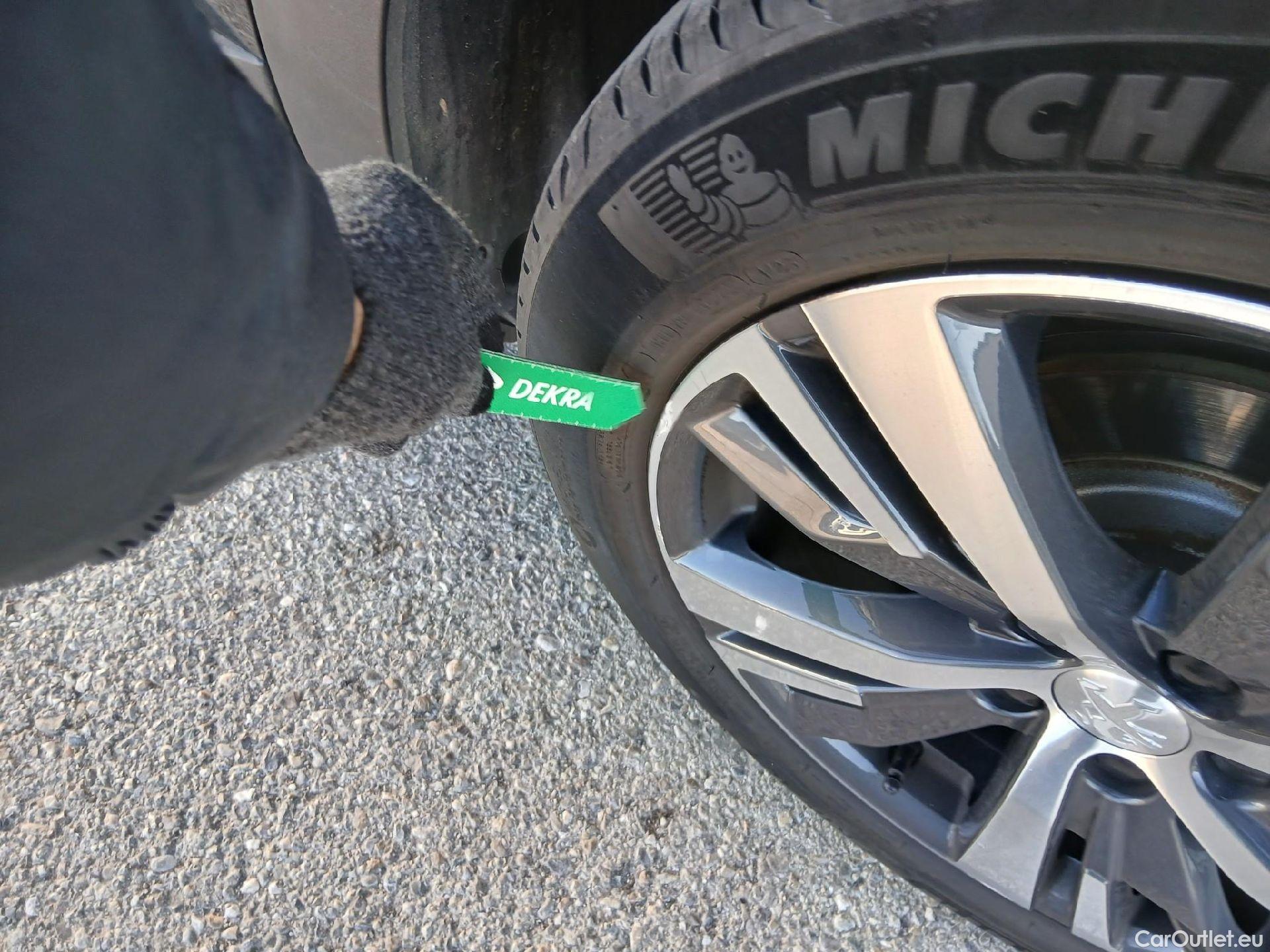  Peugeot  3008 PEUGEOT  / 2020 / 5P / todoterreno 1.5 BlueHDi 96kW S&S Allure Pack EAT8 #13