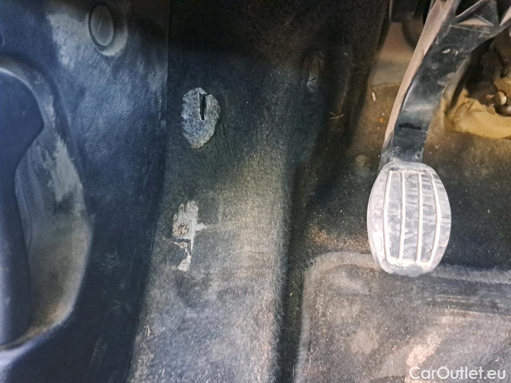  Peugeot  208 PEUGEOT  / 2019 / 5P / berlina con portón BlueHDi 73kW (100CV) Active Pack (AC) #12