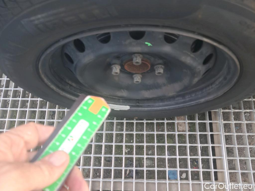  Renault  Clio RENAULT  / 2019 / 5P / berlina con portón Business Blue dCi 63 kW (85CV) #42