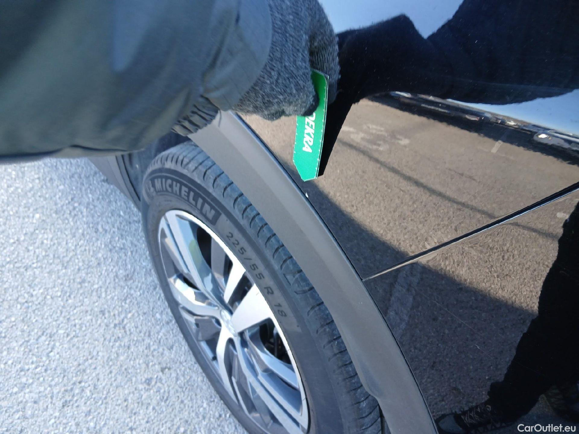  Peugeot  3008 PEUGEOT  / 2020 / 5P / todoterreno 1.5 BlueHDi 96kW S&S Allure Pack EAT8 #16