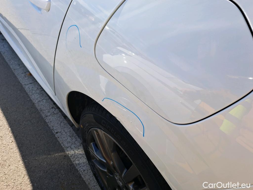  Peugeot  208 PEUGEOT  / 2019 / 5P / berlina con portón BlueHDi 73kW (100CV) Active Pack (AC) #9