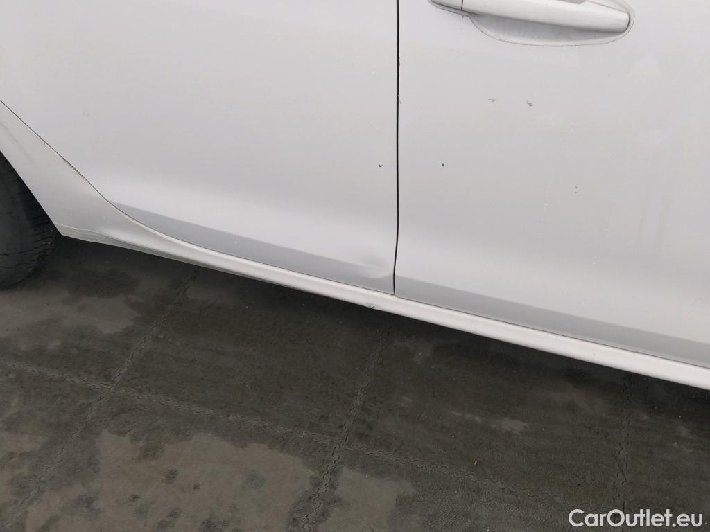  Peugeot  208 PEUGEOT  / 2015 / 5P / berlina con portón 5P ACTIVE BlueHDi 73kW (100CV) #13