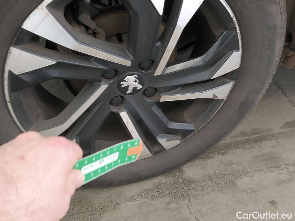  Peugeot  2008 PEUGEOT  / 2019 / 5P / todoterreno Allure BlueHDI 81kW (110CV) #2