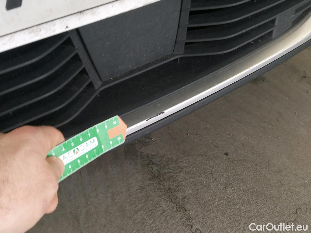  Peugeot  2008 PEUGEOT  / 2019 / 5P / todoterreno Allure BlueHDI 81kW (110CV) #13