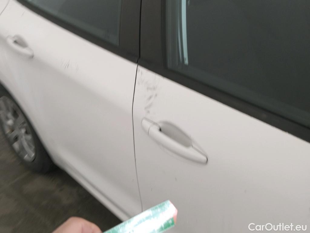  Peugeot  208 PEUGEOT  / 2015 / 5P / berlina con portón 5P ACTIVE BlueHDi 73kW (100CV) #9