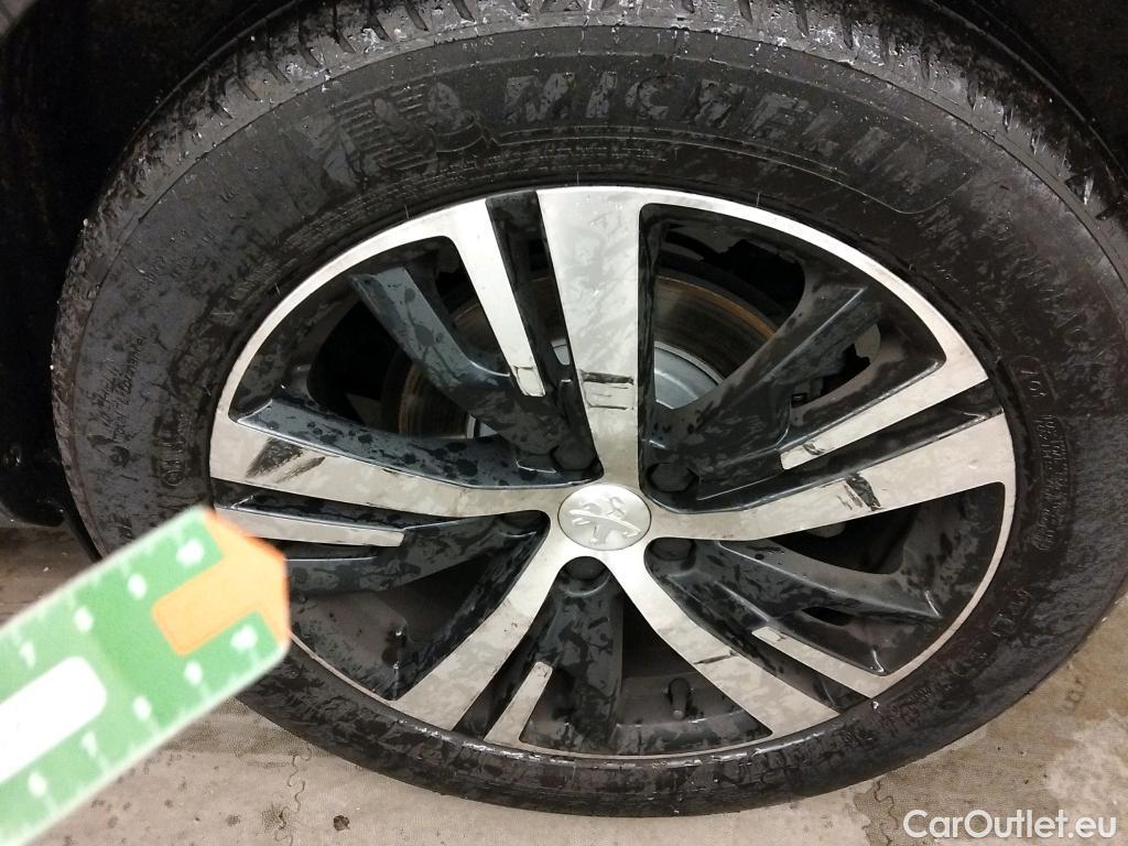  Peugeot  3008 PEUGEOT  / 2020 / 5P / todoterreno 1.5 BlueHDi 96kW S&S GT EAT8 #5