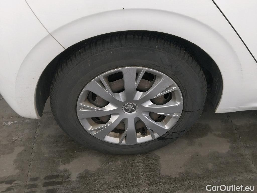  Peugeot  208 PEUGEOT  / 2015 / 5P / berlina con portón 5P ACTIVE BlueHDi 73kW (100CV) #27