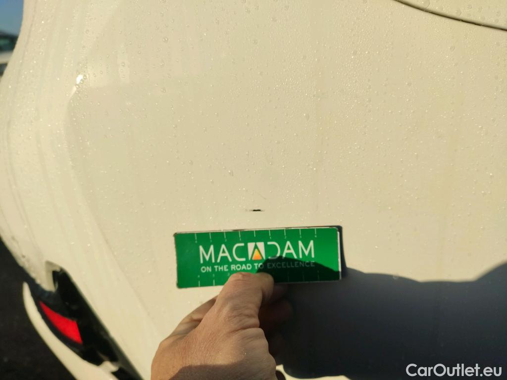  Bmw  Serie 3 BMW  / 2018 / 4P / sedán 320d Auto. #17