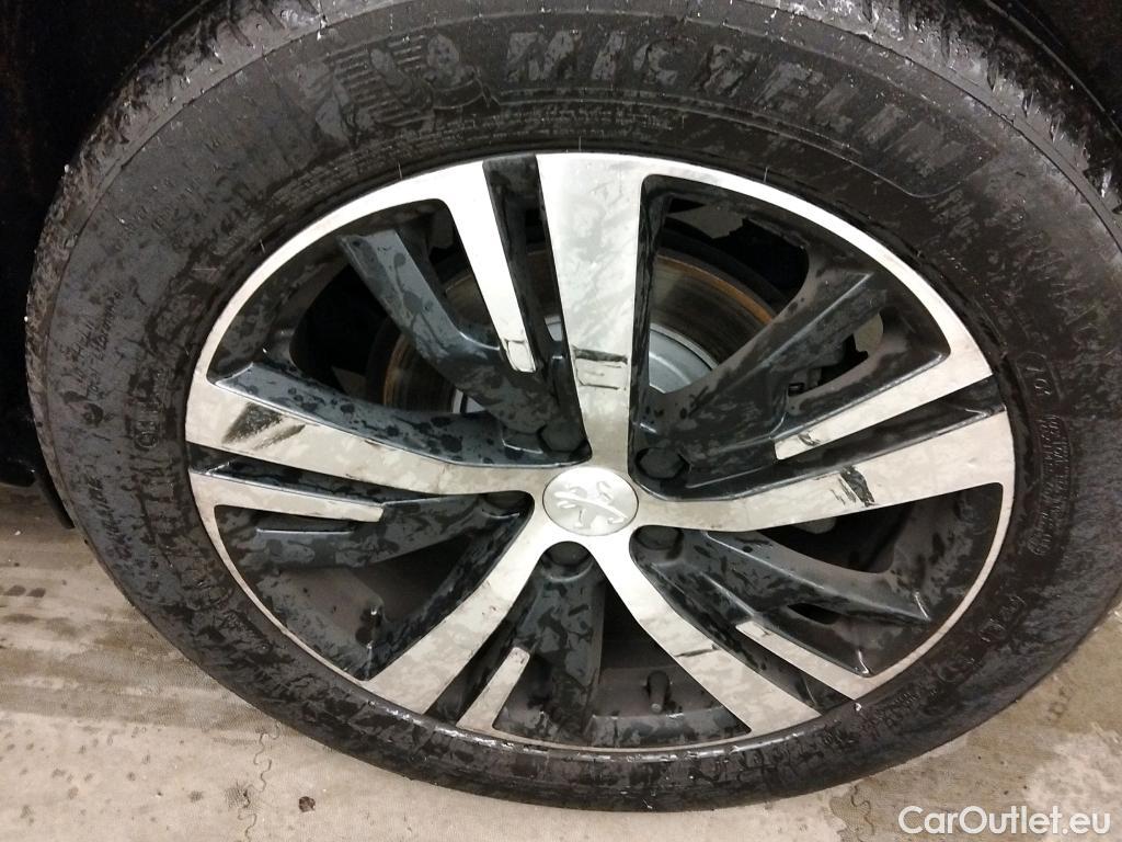  Peugeot  3008 PEUGEOT  / 2020 / 5P / todoterreno 1.5 BlueHDi 96kW S&S GT EAT8 #4