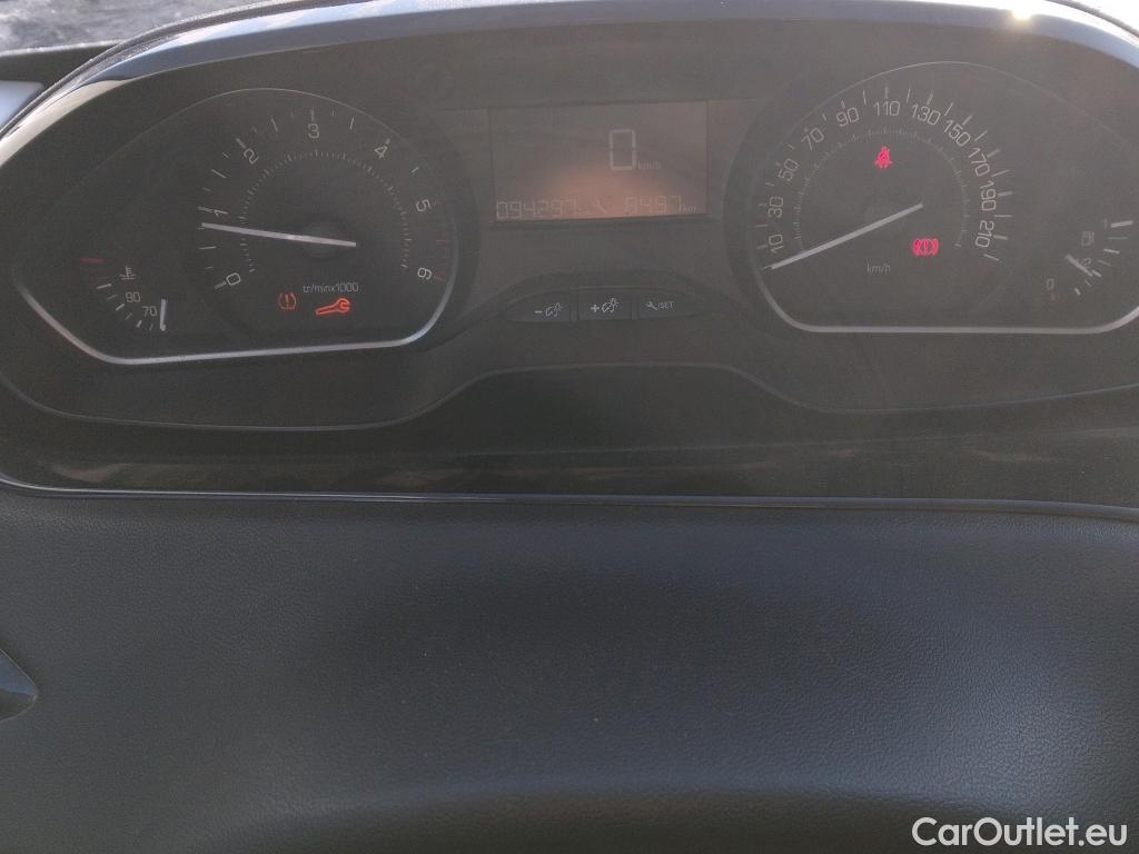  Peugeot  208 PEUGEOT  / 2015 / 5P / berlina con portón 5P ACTIVE BlueHDi 73kW (100CV) #30