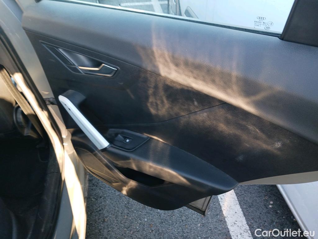  Audi  Q2 AUDI  / 2016 / 5P / todoterreno Design 30 TFSI 85kW (116CV) #24