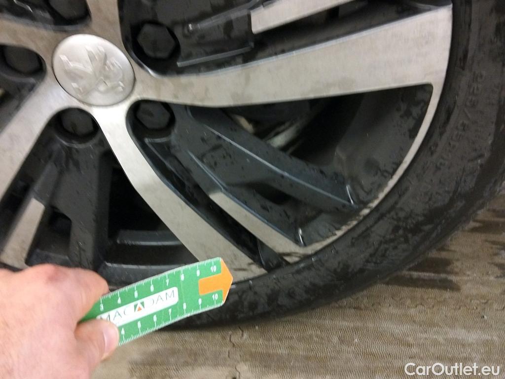  Peugeot  3008 PEUGEOT  / 2020 / 5P / todoterreno 1.5 BlueHDi 96kW S&S GT EAT8 #7