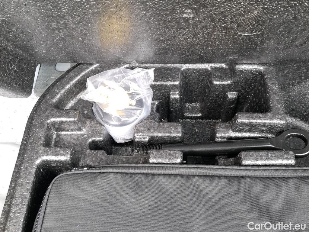  Hyundai  Konna HYUNDAI Kona / 2017 / 5P / todoterreno EV 150kW Tecno #2