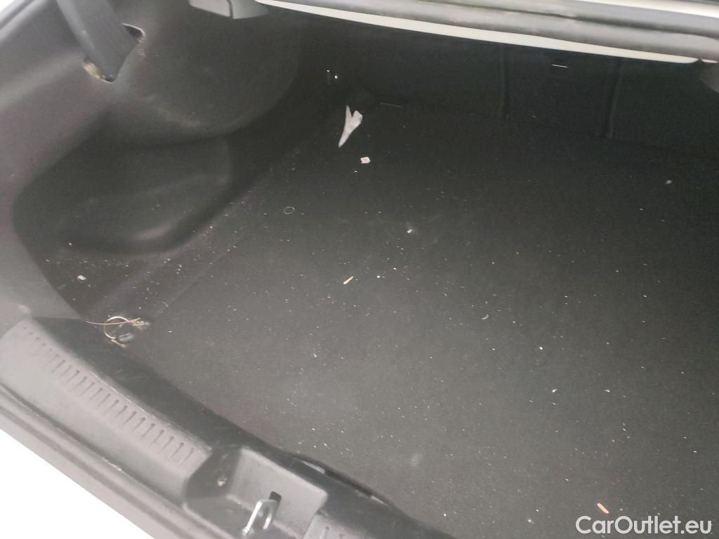  Mercedes  CLA-Klasse MERCEDES-BENZ CLA / 2019 / 4P / coupé CLA 200 #17