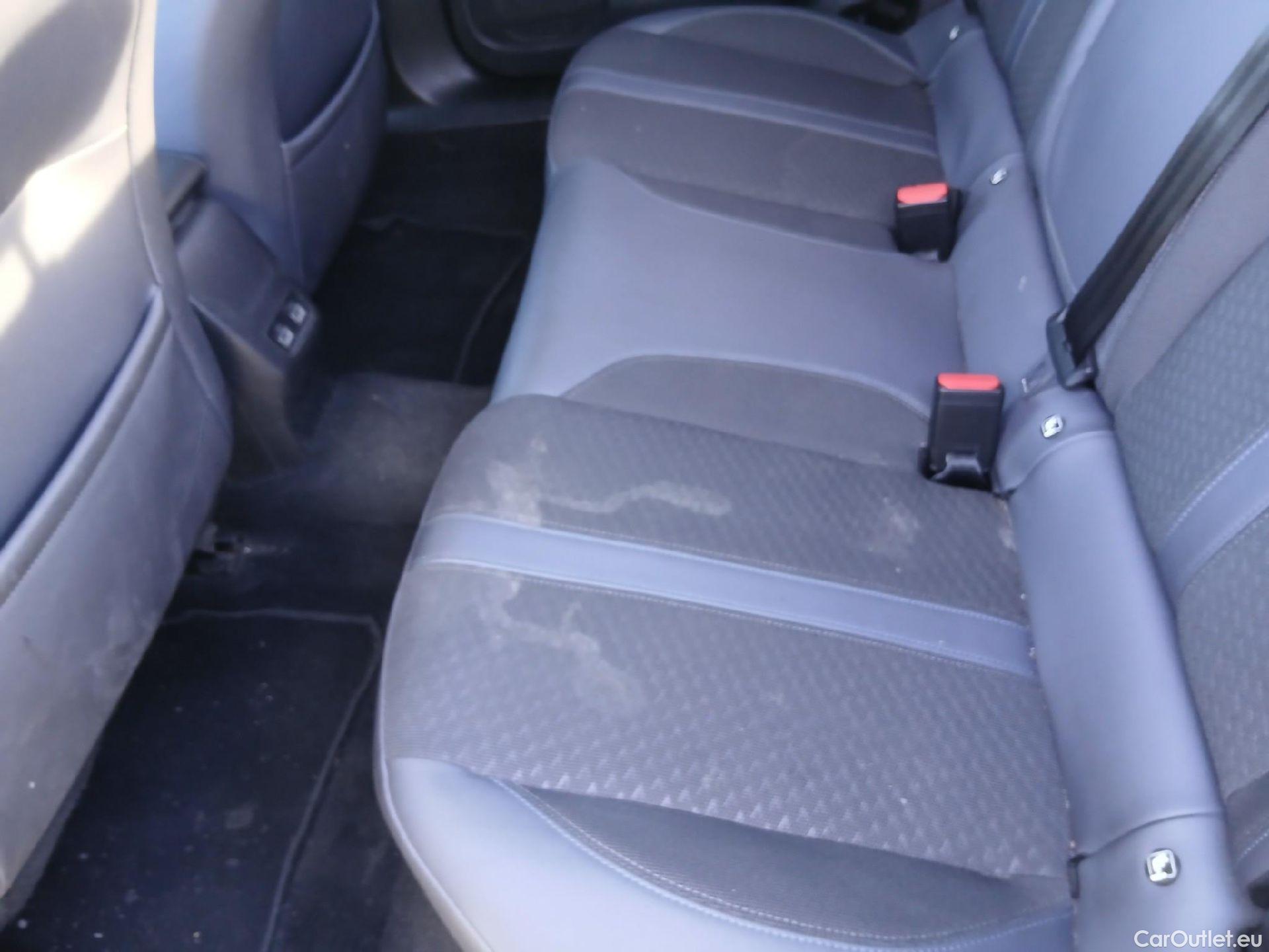  Peugeot  2008 PEUGEOT  / 2019 / 5P / todoterreno Allure Puretech 100 S&S BVM6 (CX) #28