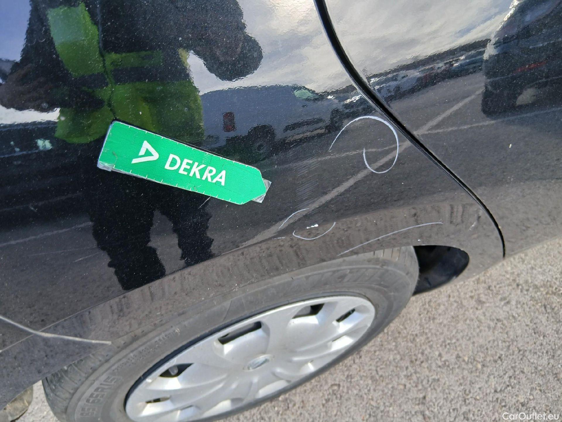  Nissan  Micra NISSAN  / 2017 / 5P / berlina con portón IG-T 68 kW (92 CV) E6D-F Acenta Sprint #29