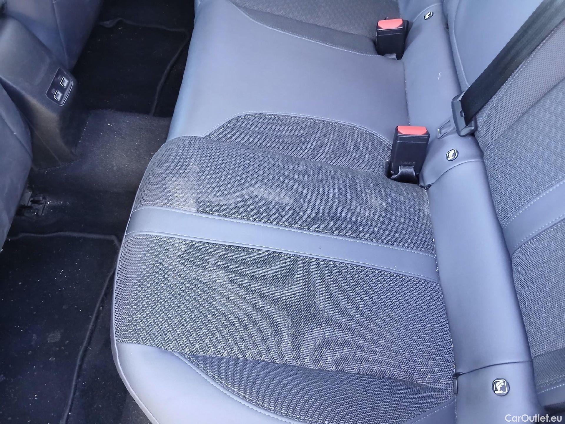  Peugeot  2008 PEUGEOT  / 2019 / 5P / todoterreno Allure Puretech 100 S&S BVM6 (CX) #30