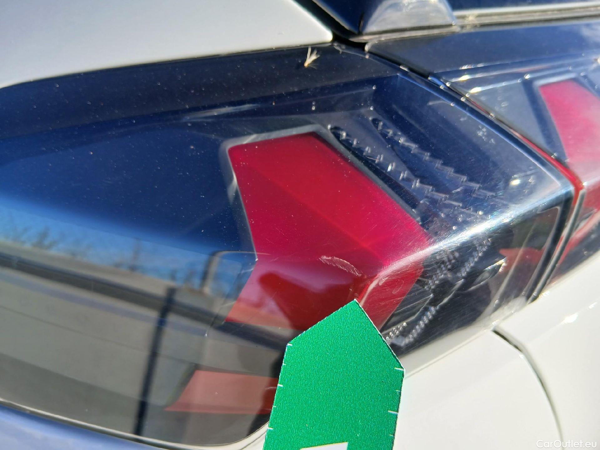  Peugeot  2008 PEUGEOT  / 2019 / 5P / todoterreno Allure Puretech 100 S&S BVM6 (CX) #12