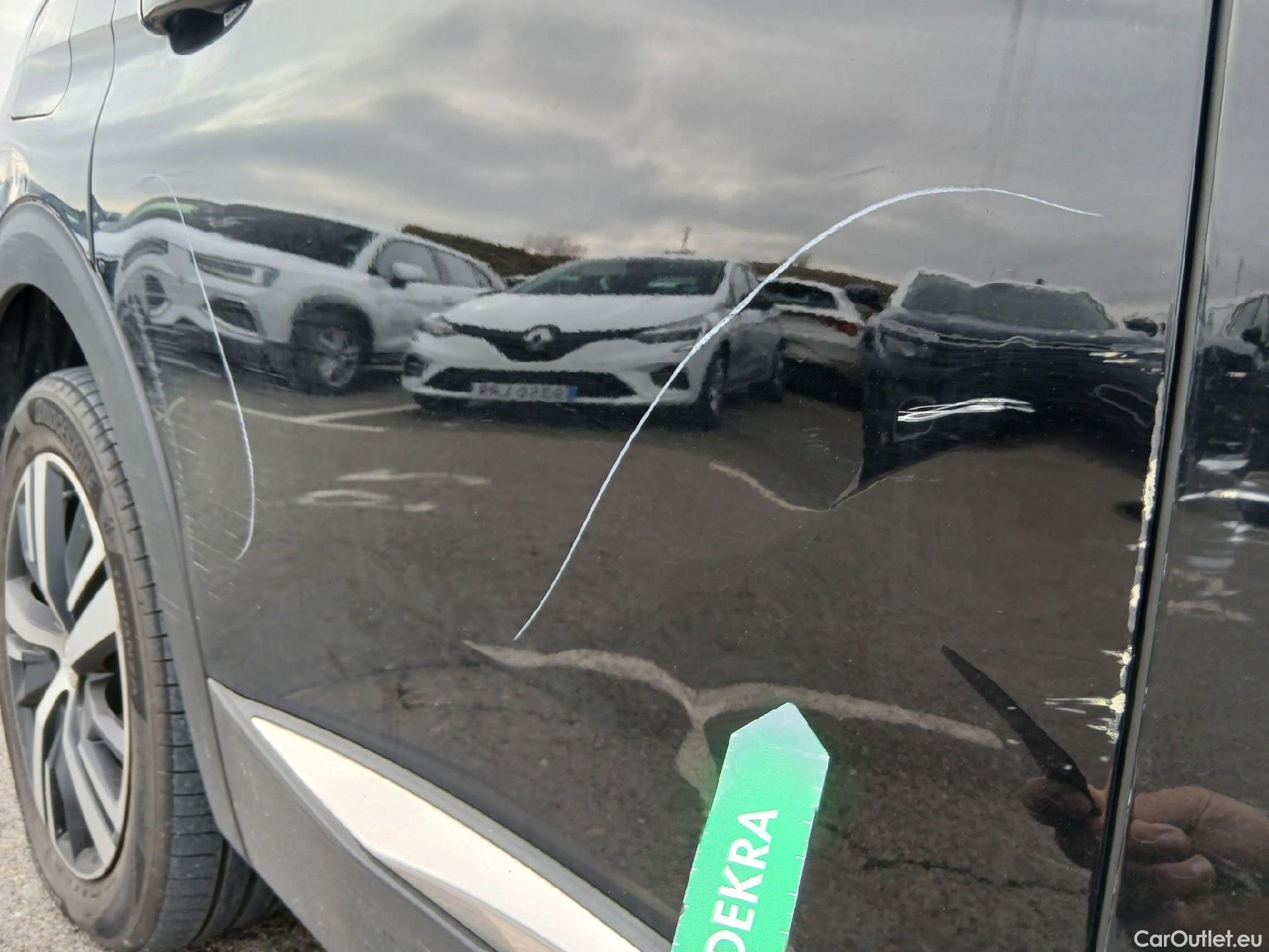  Peugeot  3008 PEUGEOT  Hybrid / 2016 / 5P / todoterreno 225 e-EAT8 Allure #28