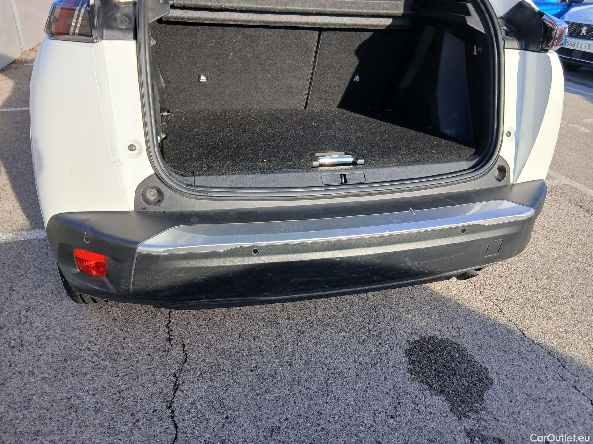  Peugeot  2008 PEUGEOT  / 2019 / 5P / todoterreno Allure Puretech 100 S&S BVM6 (CX) #14