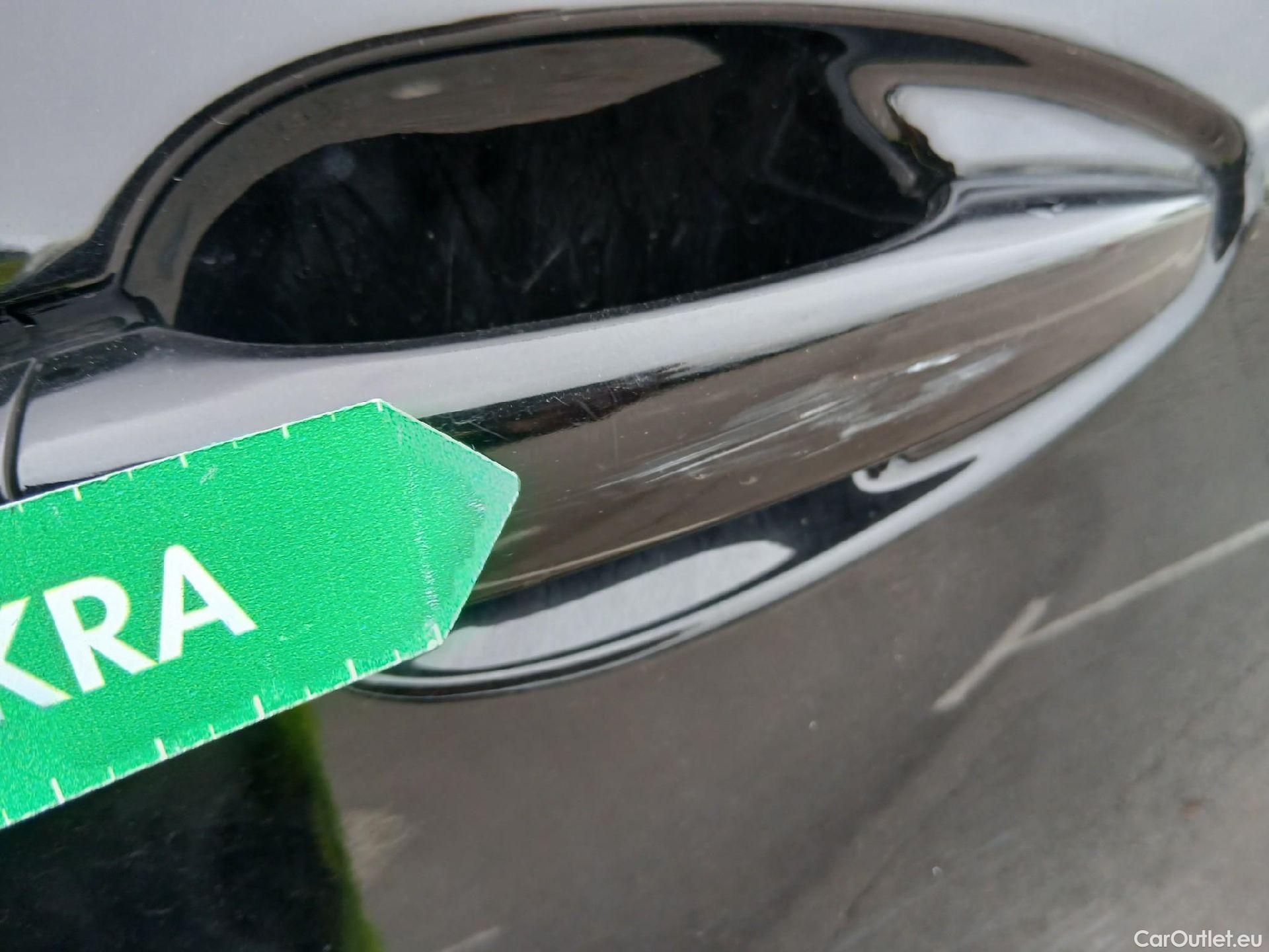  Peugeot  3008 PEUGEOT  Hybrid / 2016 / 5P / todoterreno 225 e-EAT8 Allure #27