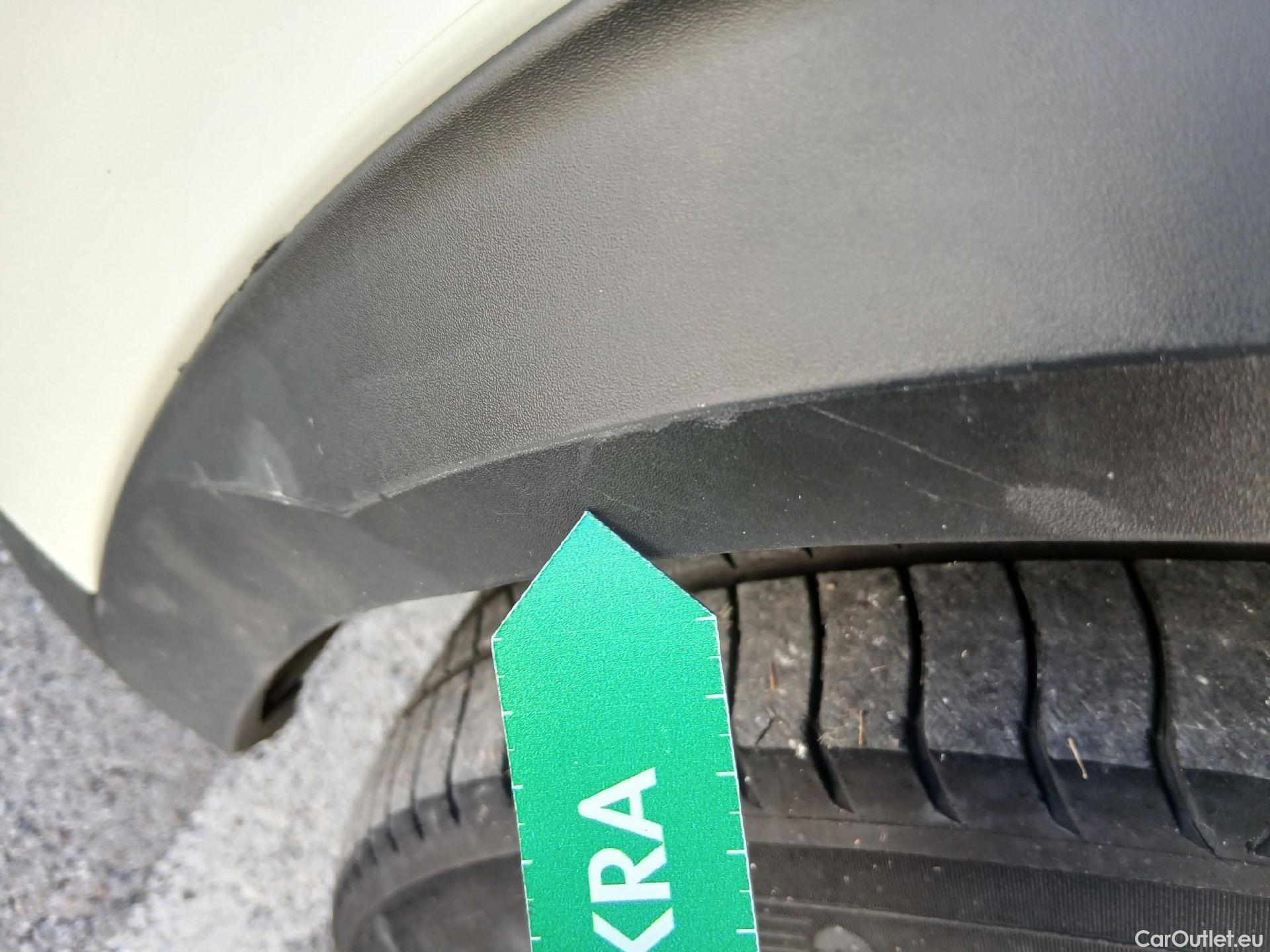  Peugeot  2008 PEUGEOT  / 2019 / 5P / todoterreno Allure Puretech 100 S&S BVM6 (CX) #3