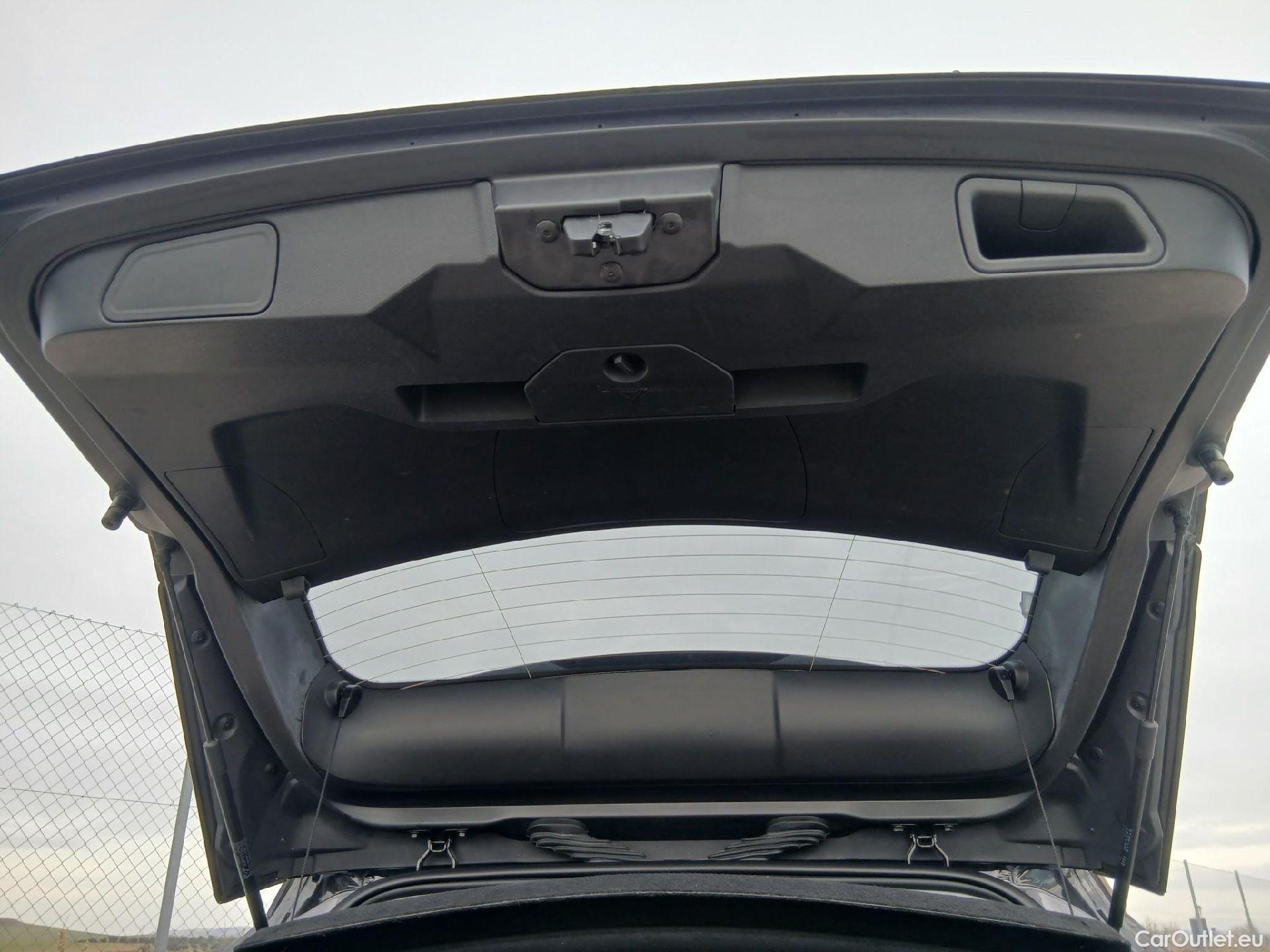  Peugeot  3008 PEUGEOT  Hybrid / 2016 / 5P / todoterreno 225 e-EAT8 Allure #19